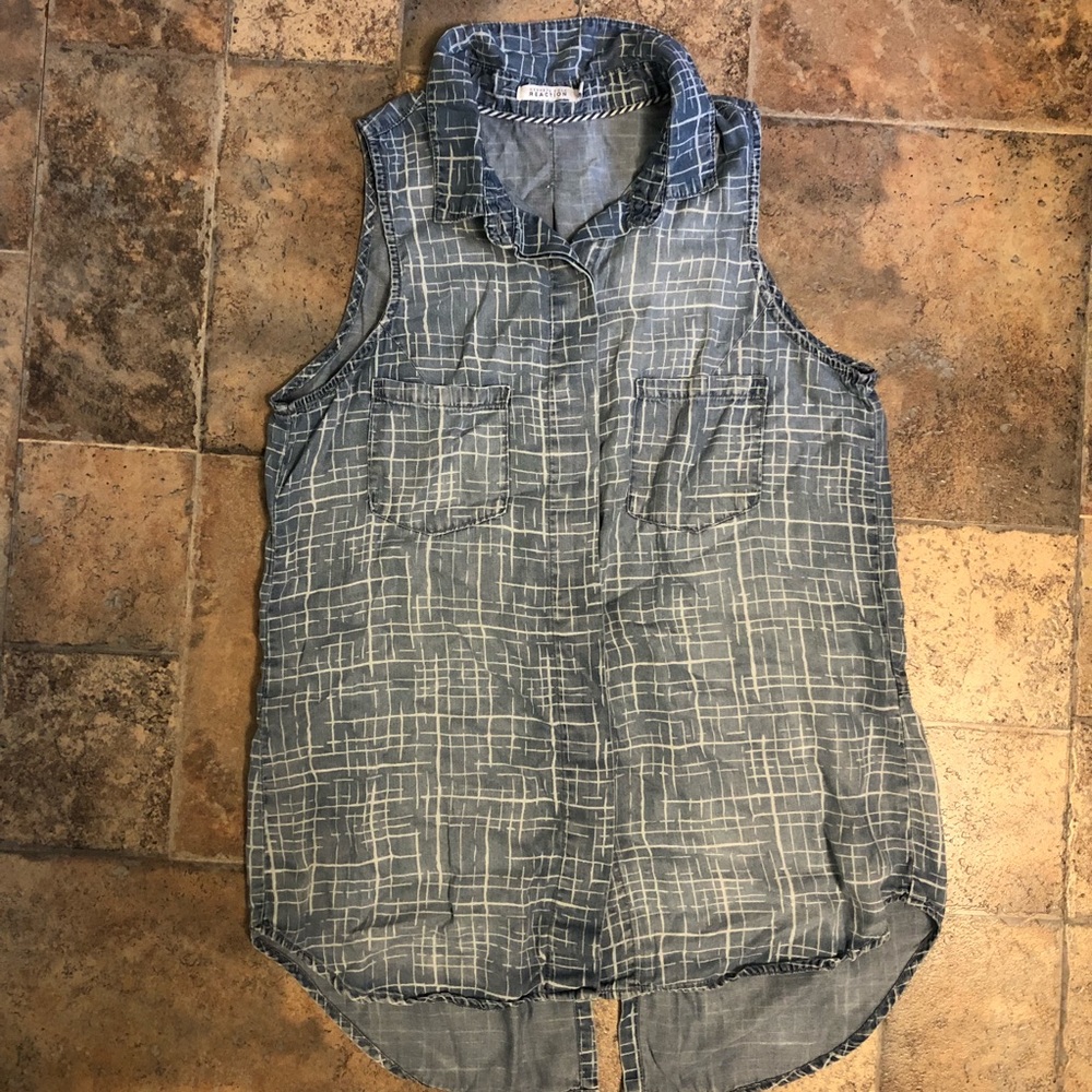 Sleeveless chambray relaxed fit shirt
